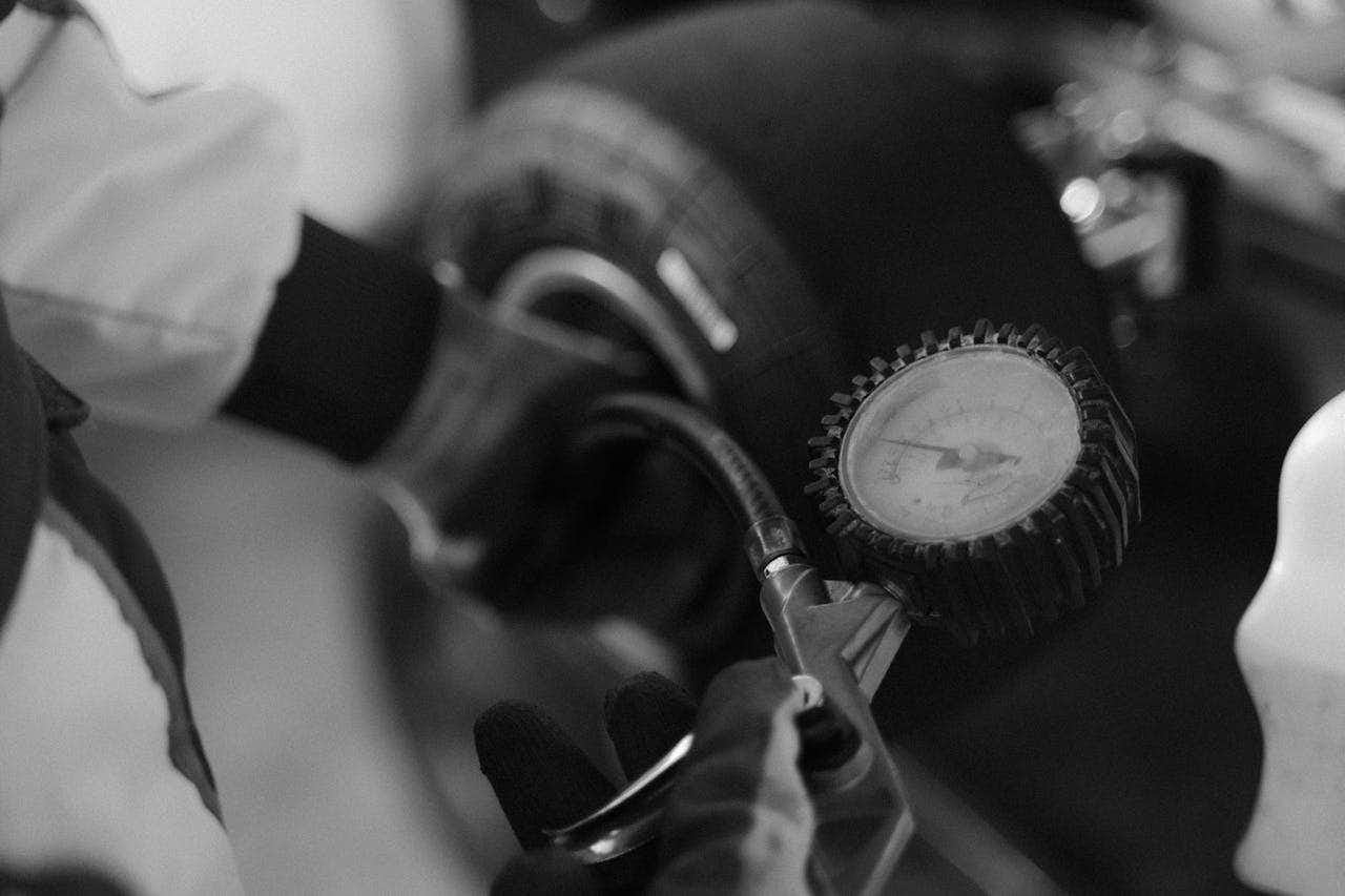 Silnik wysokoprężny na testach – jak samodzielnie zmierzyć ciśnienie sprężania w dieslu?